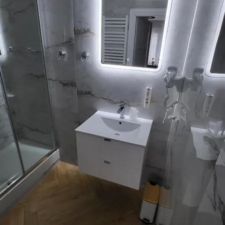 Lägenhet Hermes Sauna Jacuzzi *